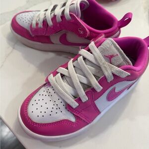 Nike Kids White and Hot Pink Low-Top Sneakers